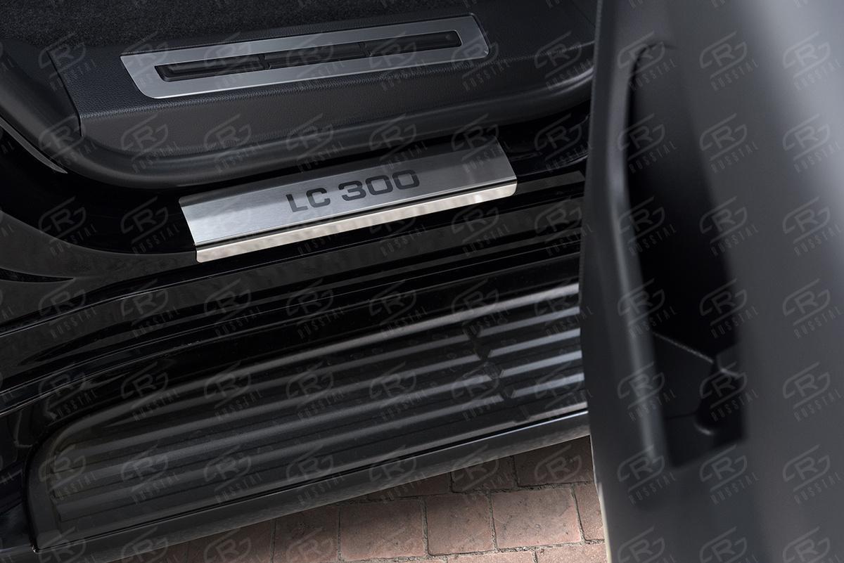 TOYOTA LAND CRUISER 300 70TH ANNIVERSARY 2021- Накладки на пороги RUSSTAL (нерж., шлиф., надпись) TLC30021-03