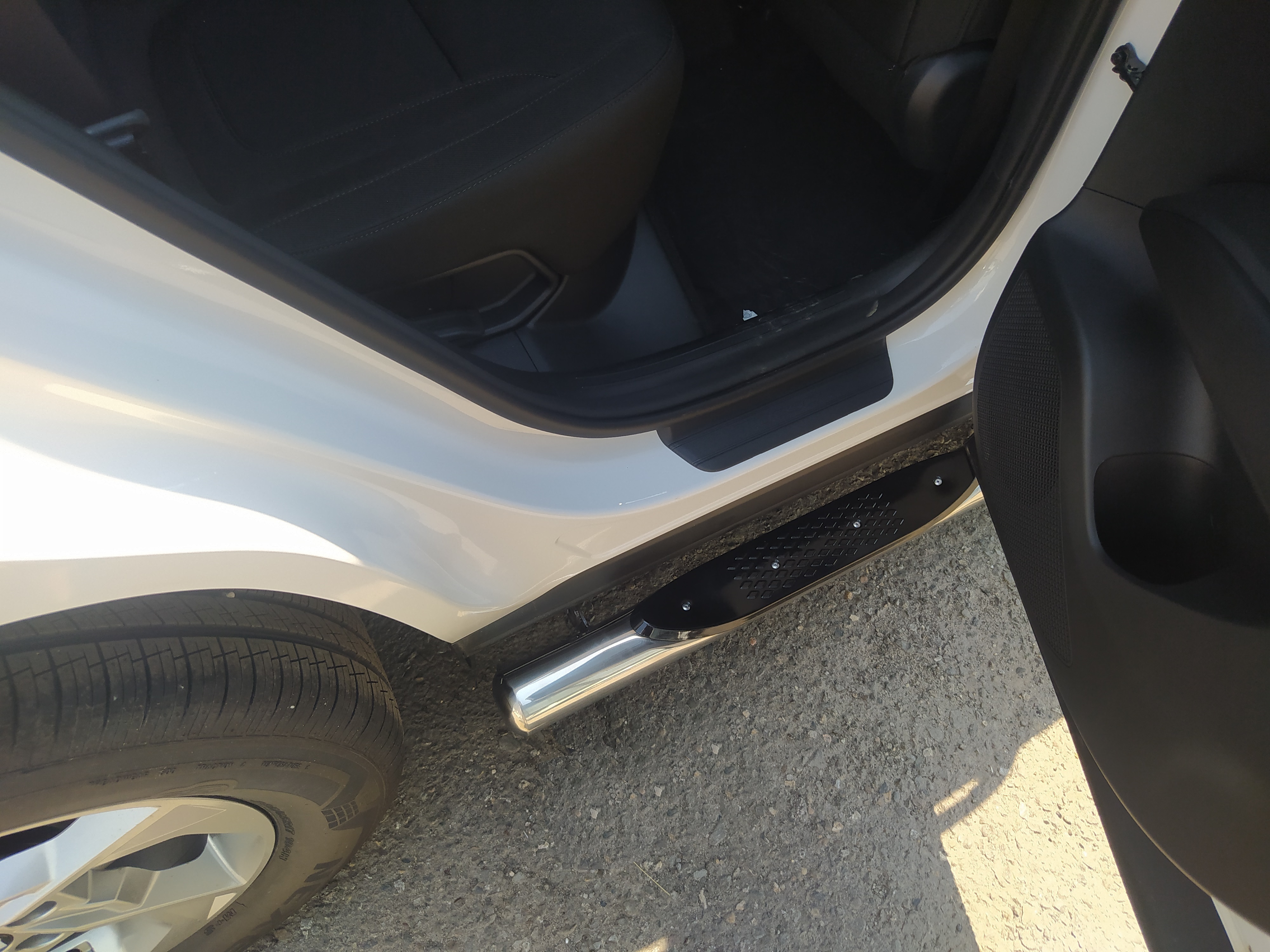 Пороги труба с проступью для автомобиля HYUNDAI Tucson 2021 арт. HTUC.21.93