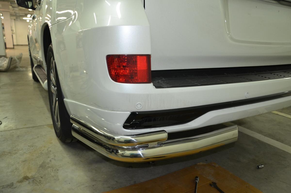 Защита заднего бампера из нержавеющей стали угловая двойная d76/42 на Toyota LC 200 2016 Executive, ЮКК TLCE200.16.20, Россия