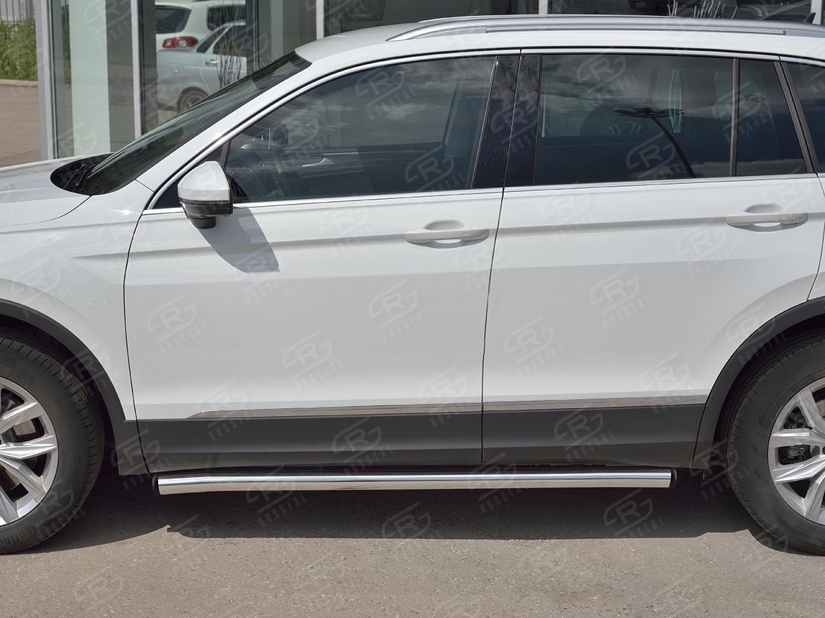 VOLKSWAGEN TIGUAN 2020- (кроме R-LINE) Пороги труба d57 секции (вариант 2) VGT-0035792