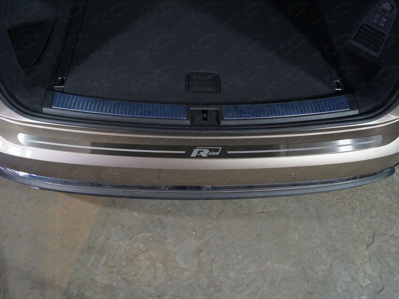 Накладка на задний бампер (лист шлифованный надпись R-Line) для автомобиля Volkswagen Touareg 2018-