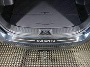 Накладка на задний бампер (лист шлифованный надпись Sorento) для автомобиля Kia Sorento 2012-