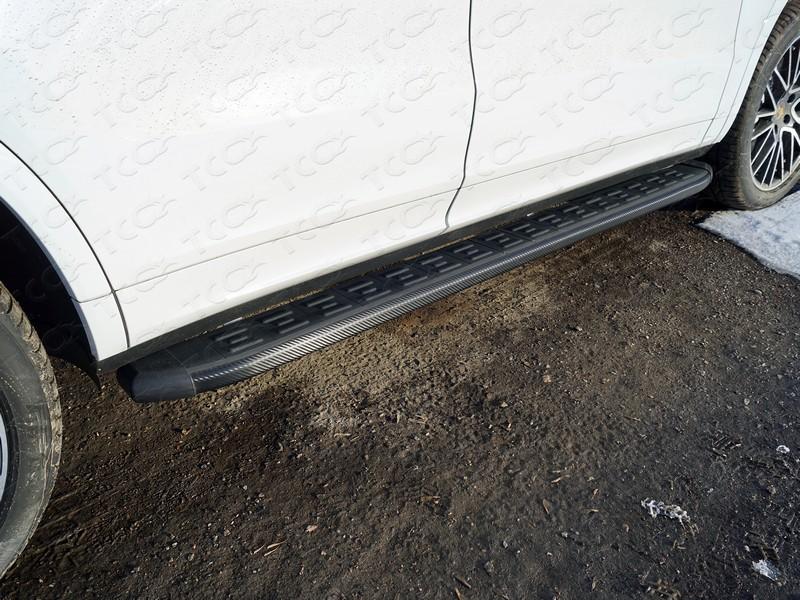 Пороги алюминиевые с пластиковой накладкой (карбон черные) 1920 для автомобиля Porsche Cayenne Turbo 2018-, TCC Тюнинг PORSCAY18-01BL