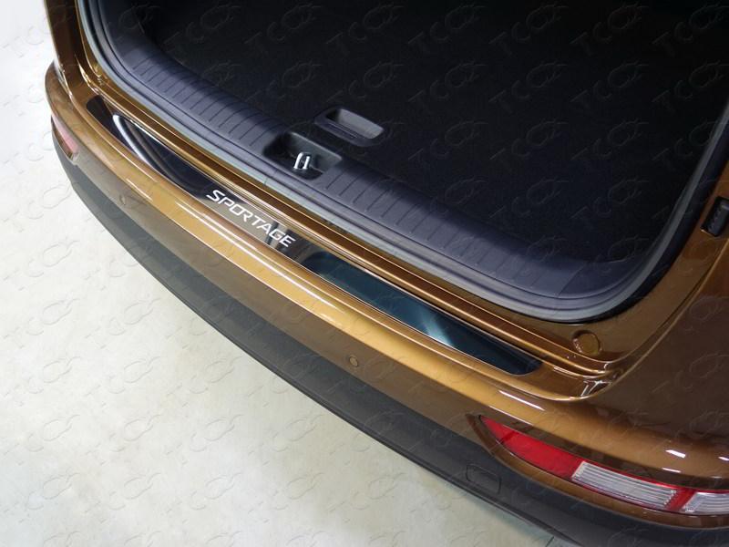 Накладка на задний бампер (лист зеркальный надпись Sportage) для автомобиля Kia Sportage (QL) 2016-2018