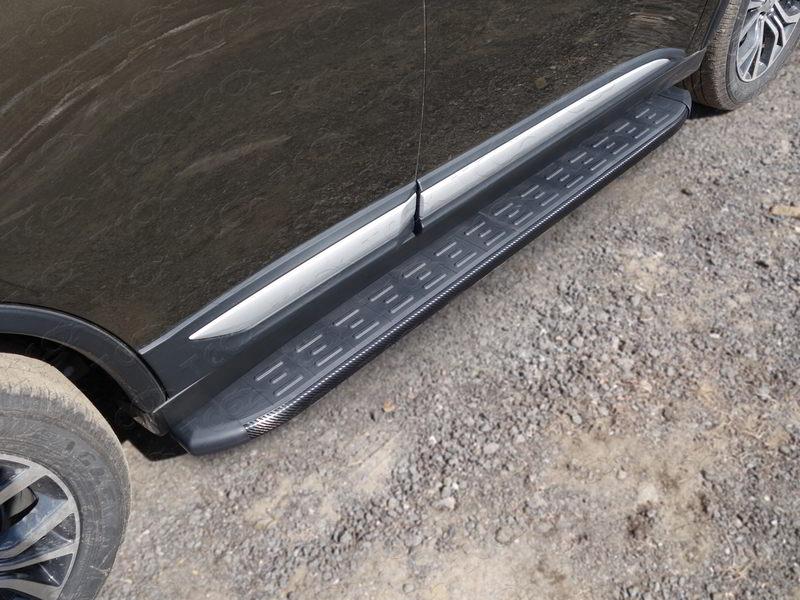 Пороги алюминиевые с пластиковой накладкой (карбон черные) 1720 мм для автомобиля Mitsubishi Outlander 2018- TCC Тюнинг арт. MITOUT18-30BL