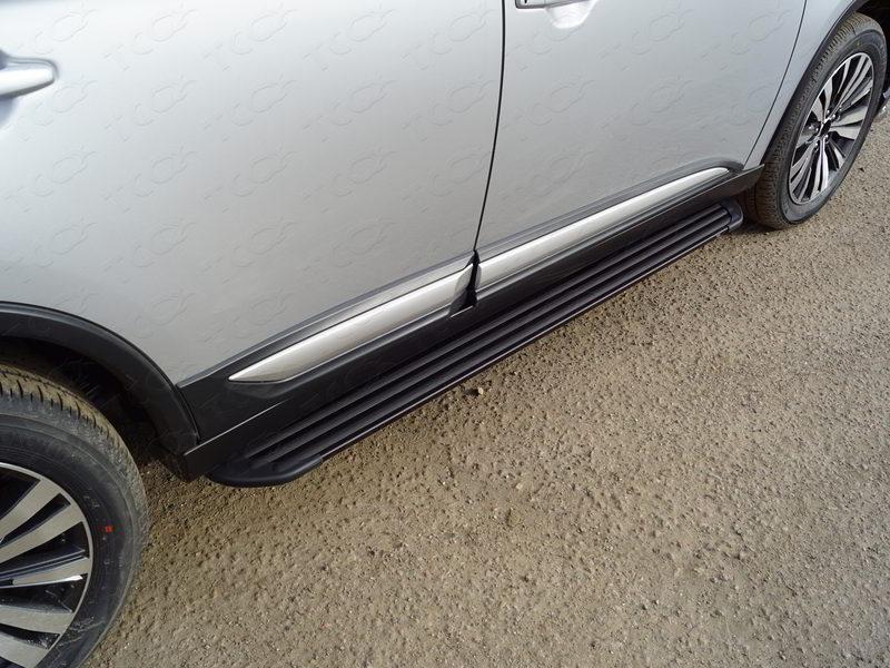 Пороги алюминиевые "Slim Line Black" 1720 мм для автомобиля Mitsubishi Outlander 2018-, TCC Тюнинг MITOUT18-31B