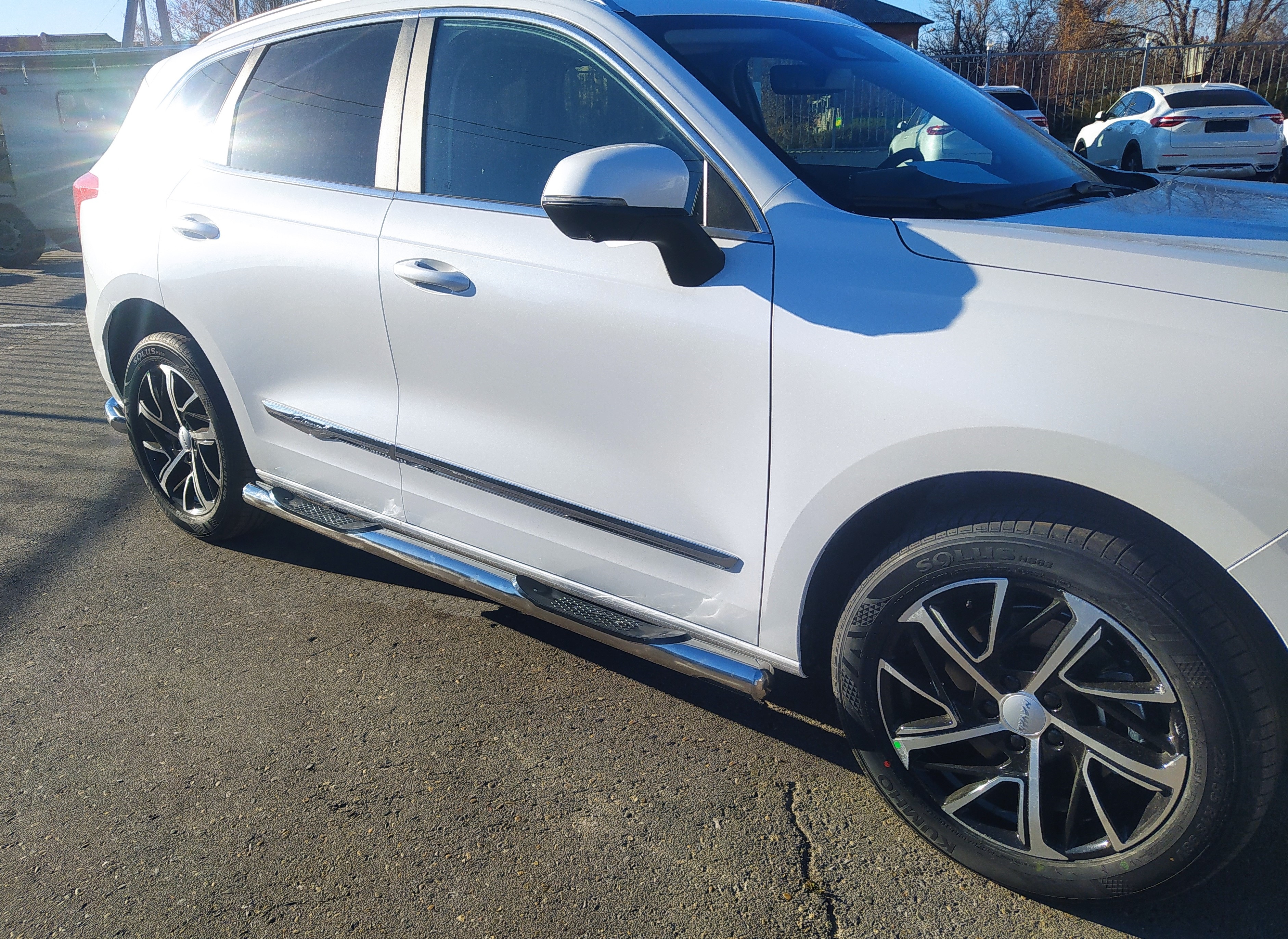 Пороги труба с проступью для автомобиля HAVAL Jolion 2021 арт. HVJ.21.93