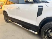 Пороги труба с проступью для автомобиля ROX 01 2024 арт. ROX.01.24.93