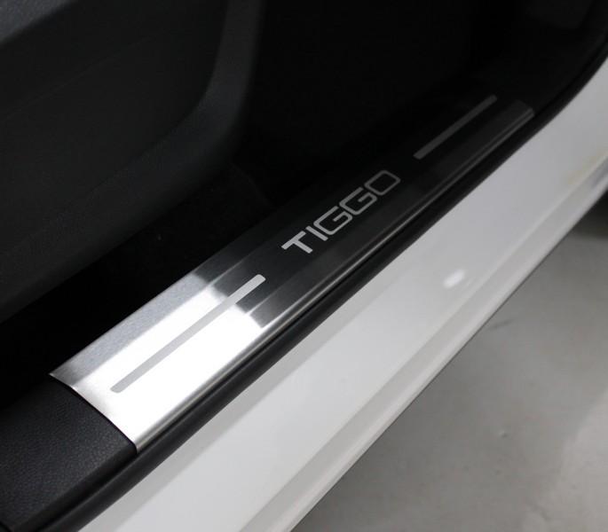 Накладки на пластиковые пороги (лист шлифованный надпись Tiggo) 4шт для автомобиля Chery Tiggo 7 PRO 2020 арт. CHERTIG7P20-15