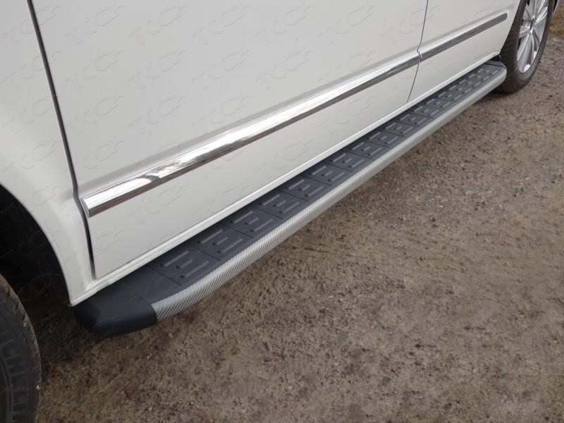 Пороги алюминиевые с пластиковой накладкой (карбон серые) 2120 мм для автомобиля Volkswagen Multivan (T6) 2015- TCC Тюнинг арт. VWMULT15-13GR
