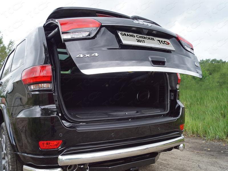 Накладка на заднюю дверь (лист зеркальный) для автомобиля Jeep Grand Cherokee 2013-2017