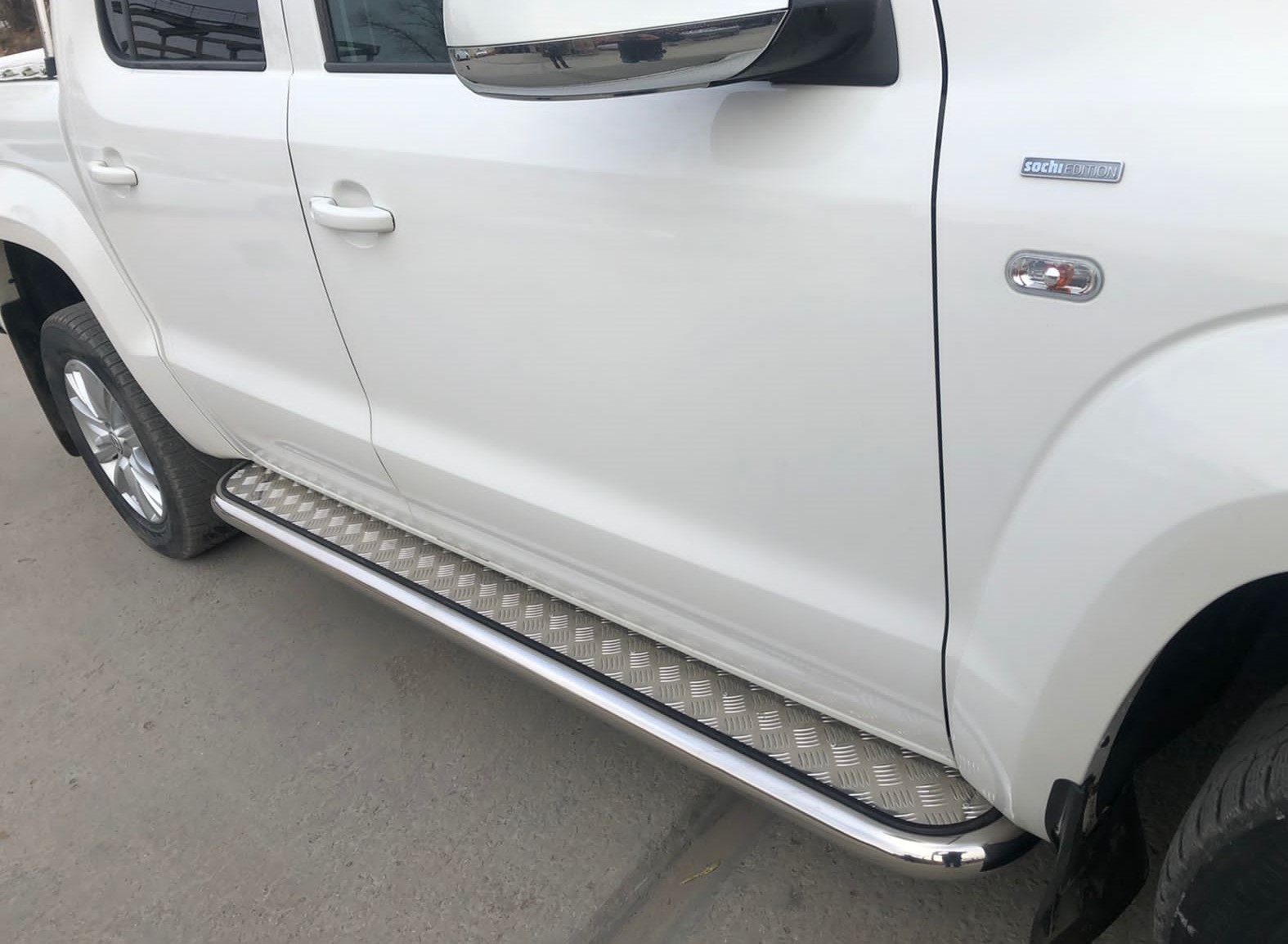 Пороги с накладным листом для автомобиля VOLKSWAGEN Amarok  2009. VWA.09.42, Россия