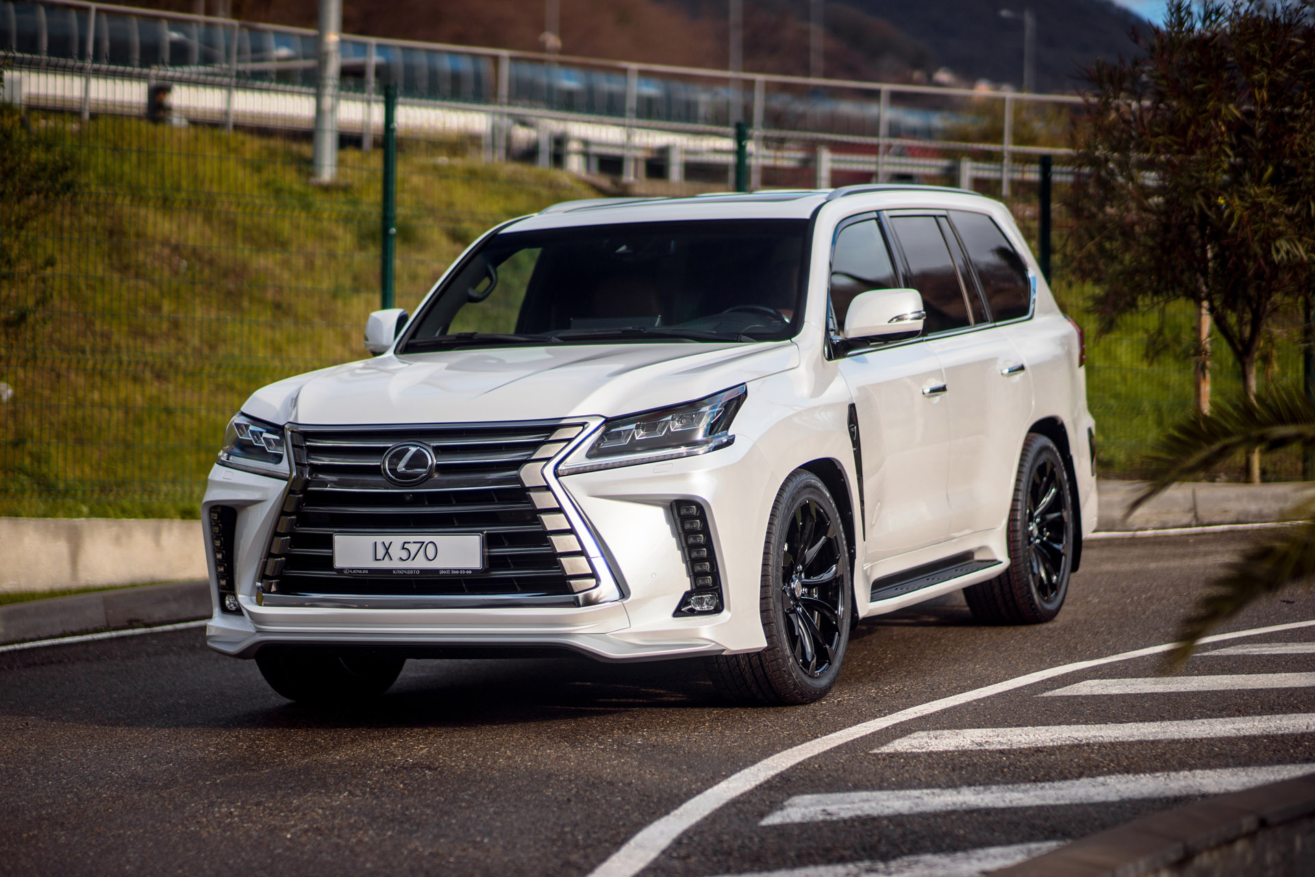 Облицовка переднего бампера в сборе с ПТФ и ДХО для Lexus LX 2015-2022, MTR, арт. MTR-J201-160143