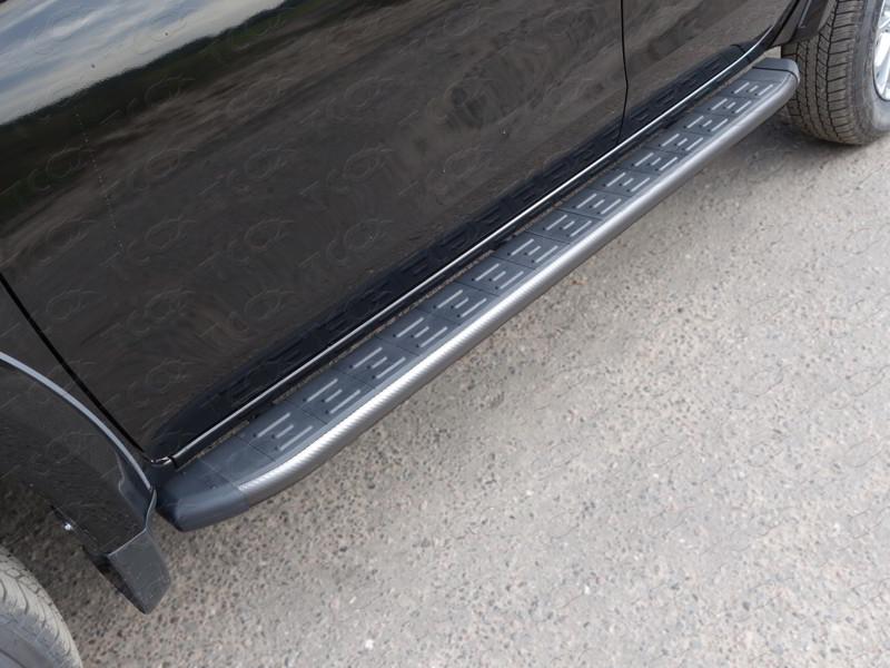 Пороги алюминиевые с пластиковой накладкой (карбон серые) 1820 мм для автомобиля Mitsubishi L200 2015-2018 TCC Тюнинг арт. MITL20015-11GR