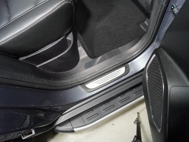 Накладки на пластиковые пороги (лист зеркальный) 4шт для автомобиля Geely Atlas PRO 2021- арт. GEELEATLP21-02