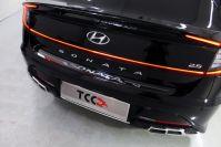 Накладка на задний бампер (лист зеркальный надпись Hyundai) для автомобиля Hyundai Sonata 2020- TCC Тюнинг арт. HYUNSON20-03