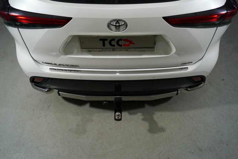 Накладка на задний бампер (лист зеркальный) для автомобиля Toyota Highlander 2020- арт. TOYHIGHL20-05