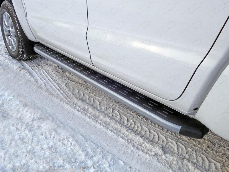 Пороги алюминиевые с пластиковой накладкой (карбон серые) 1920 мм для автомобиля Volkswagen Amarok 2016- TCC Тюнинг арт. VWAMAR17-31GR