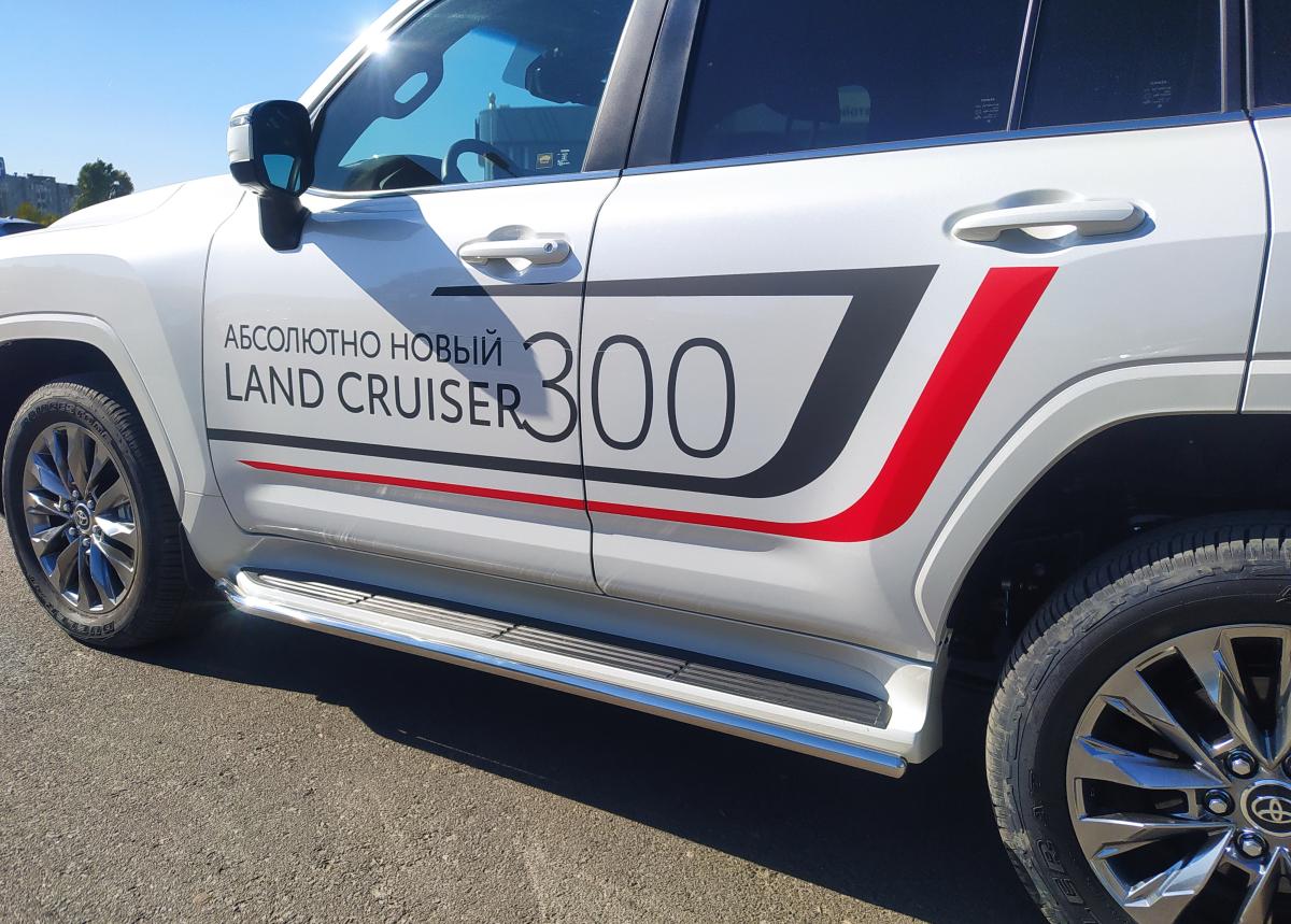 Защита штатного порога для автомобиля Toyota Land Cruiser 300 GR Sport 2021 арт. TLCGRS300.21.32
