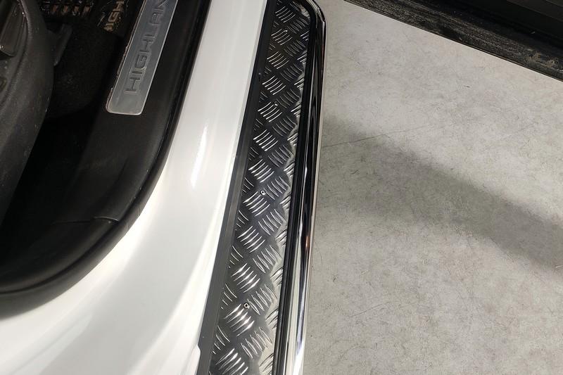 Пороги с площадкой 42,4 мм для автомобиля Toyota Highlander 2020- арт. TOYHIGHL20-15