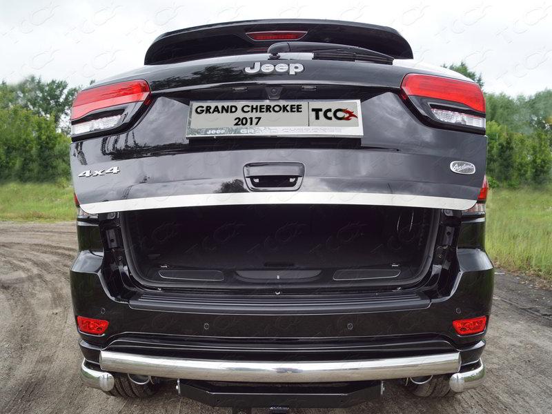Накладка на заднюю дверь (лист шлифованный) для автомобиля Jeep Grand Cherokee 2013-2017