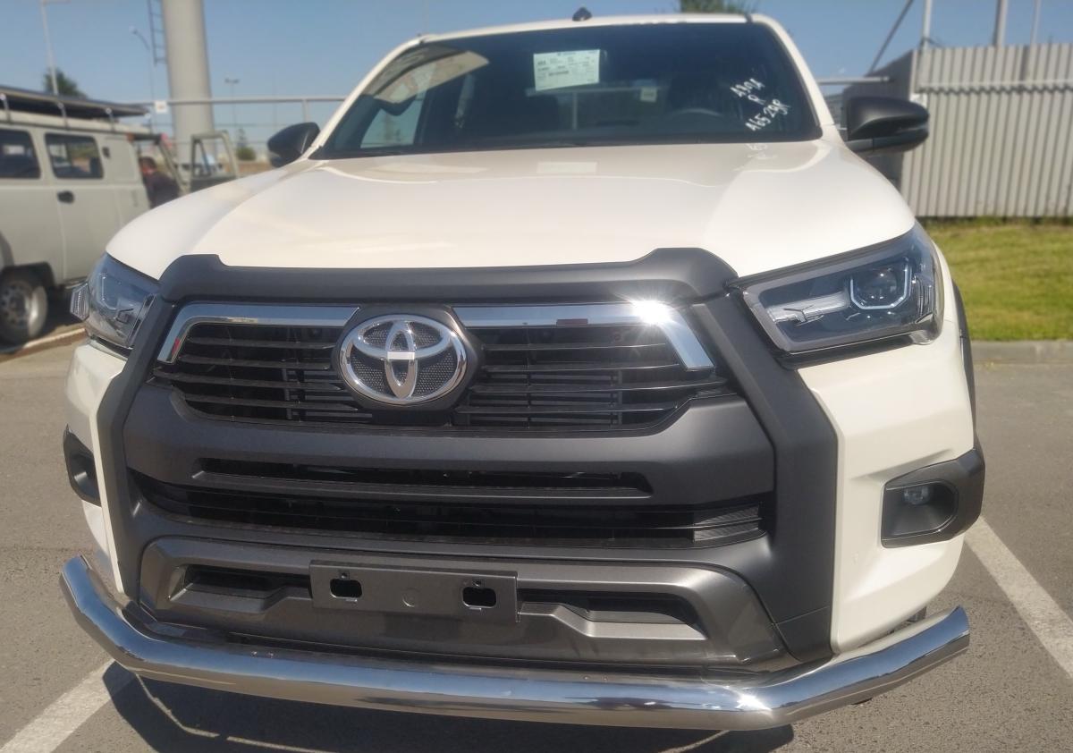 Защита переднего бампера для автомобиля Toyota Hilux арт. THL.20.02