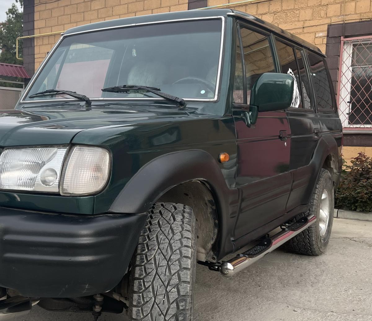 Пороги труба с проступью для автомобиля MITSUBISHI Pajero1 1986-2006 арт. MSP1.86.93