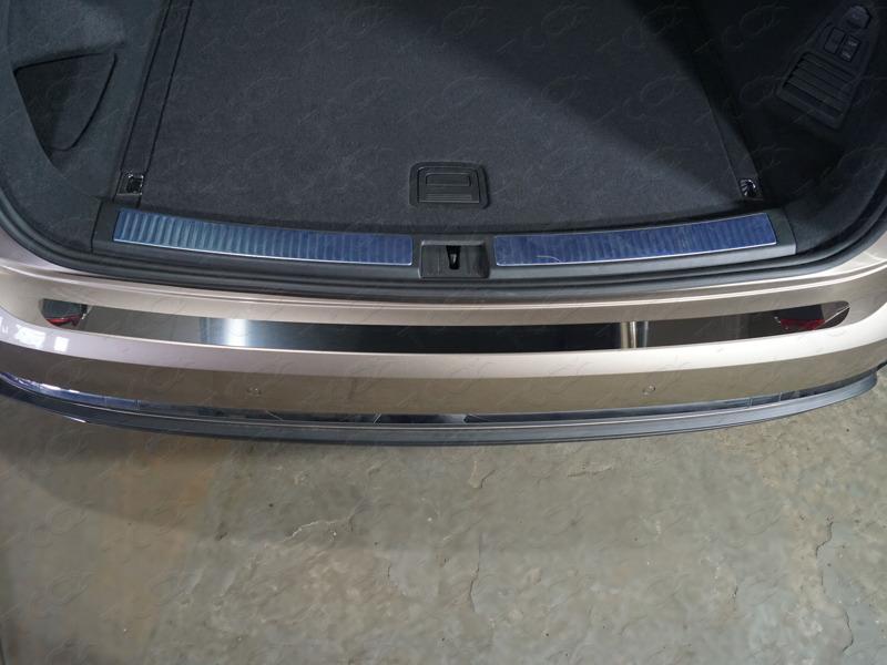Накладка на задний бампер (лист зеркальный) для автомобиля Volkswagen Touareg 2018-