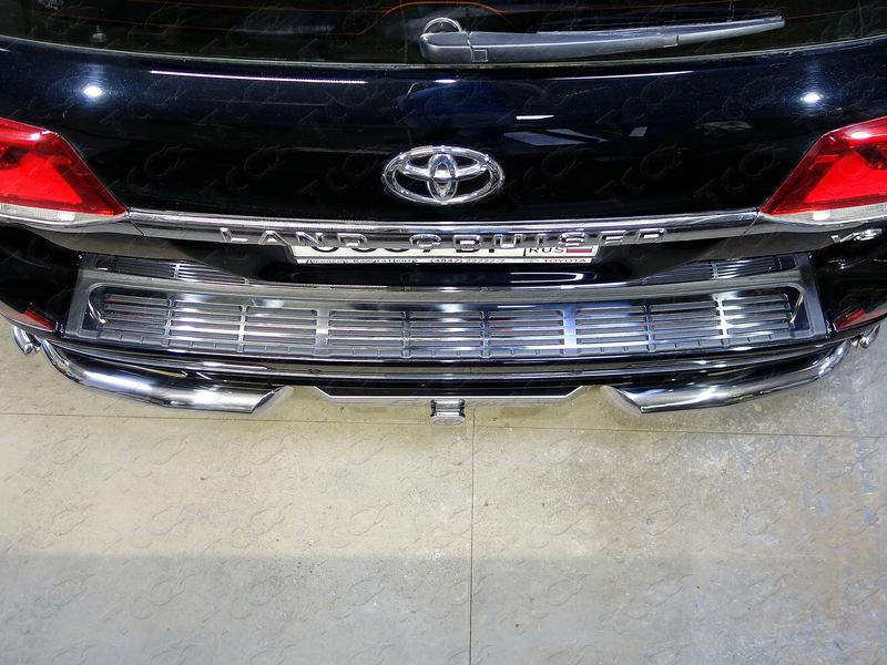 Накладка на задний бампер (лист) для автомобиля Toyota Land Cruiser 200 EXECUTIVE 2016-