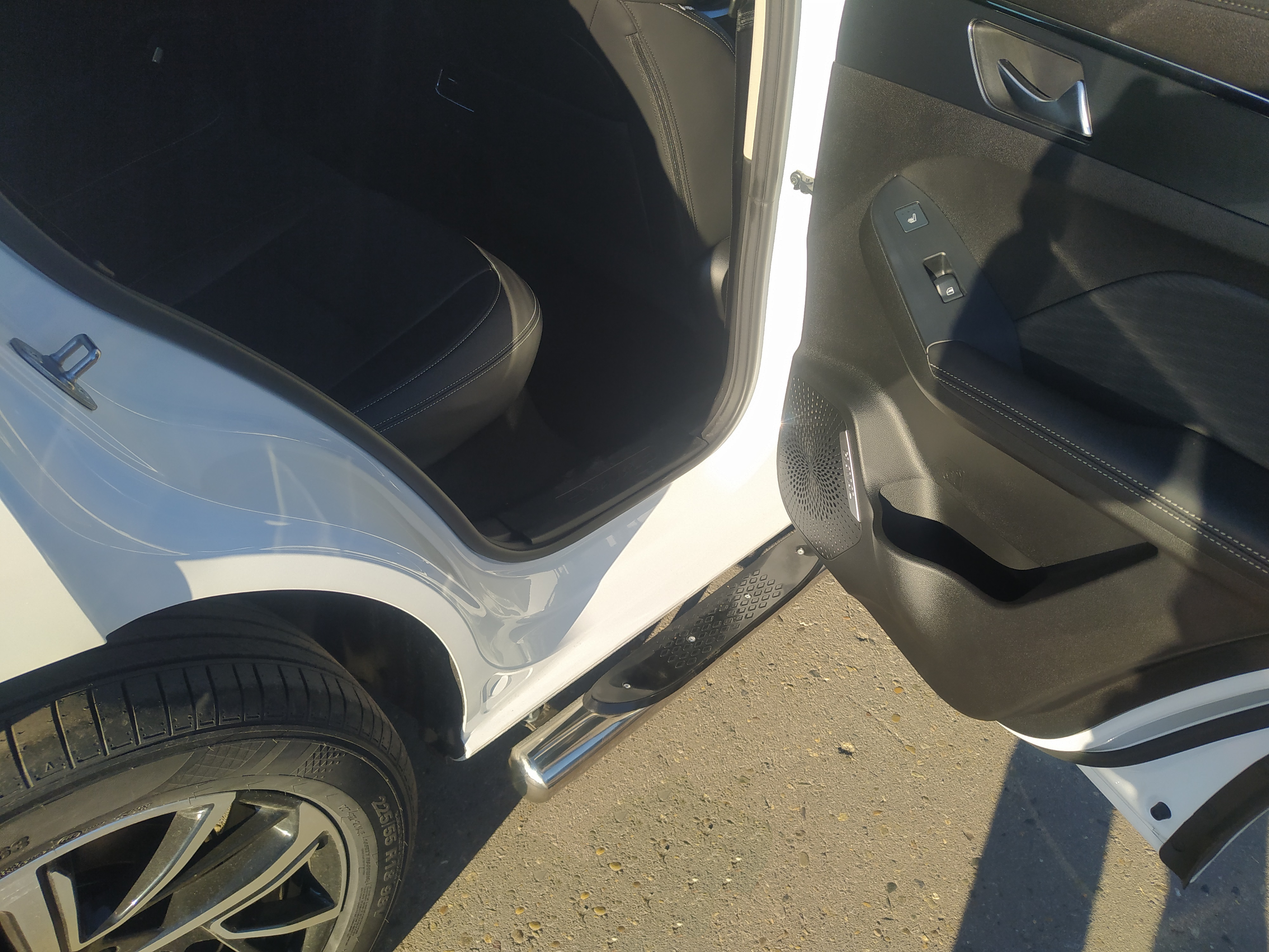 Пороги труба с проступью для автомобиля HAVAL Jolion 2021 арт. HVJ.21.93