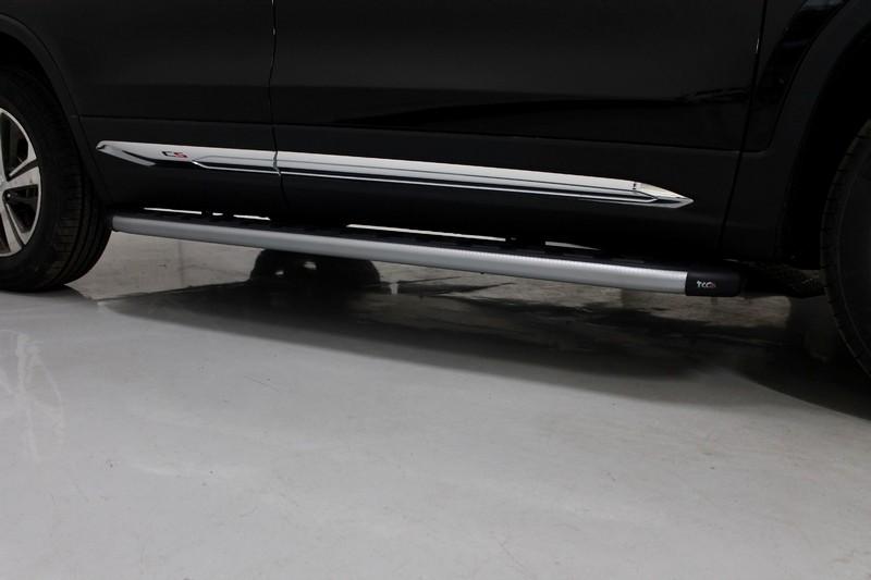 Пороги алюминиевые с пластиковой накладкой (карбон серебро) 1720 мм для автомобиля Changan CS75 FL 2020 арт. CHANCS7520-24SL