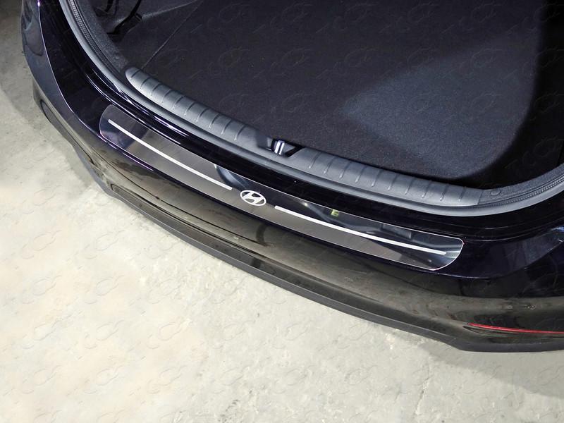 Накладка на задний бампер (лист зеркальный логотип Hyundai) для автомобиля Hyundai Solaris 2 (седан) 2017-