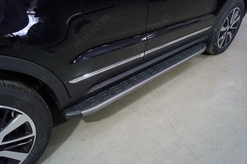 Пороги алюминиевые с пластиковой накладкой (карбон серые) 1720 мм Changan CS55 2WD 1.5T 2022- арт. CHANCS5522-20GR