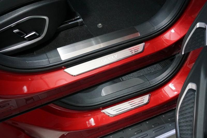 Накладки на пластиковые пороги (лист шлифованный) 4шт для автомобиля Geely Tugella 2020- TCC Тюнинг арт. GEELTUG20-02
