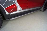 Пороги алюминиевые с пластиковой накладкой (карбон серые) 1820 мм для автомобиля Geely Tugella 2020- TCC Тюнинг арт. GEELTUG20-27GR