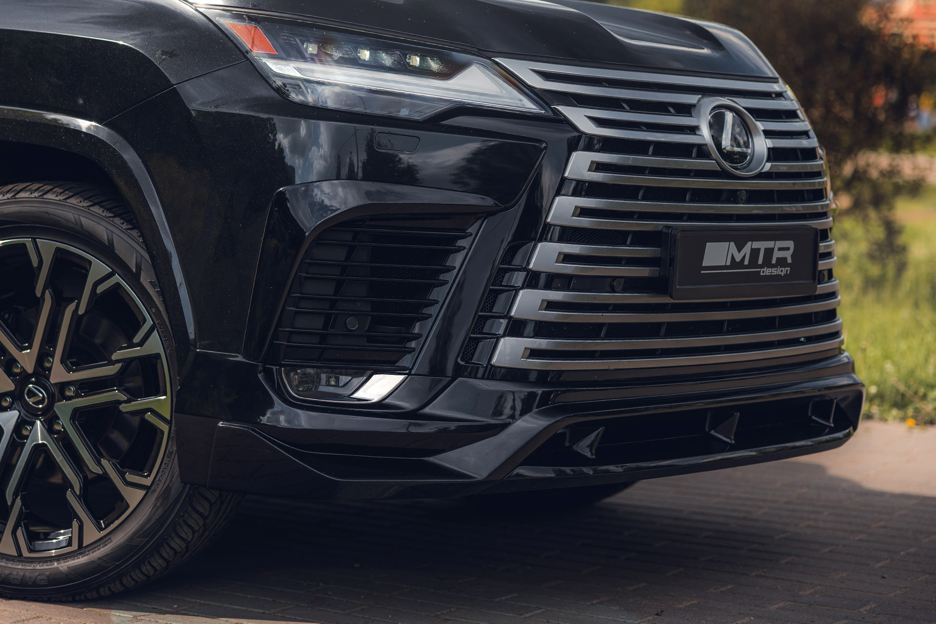 Комплект накладок переднего бампера для Lexus LX 500d / LX 600 (под покраску) 2022, MTR, арт. MTR-J310-22002