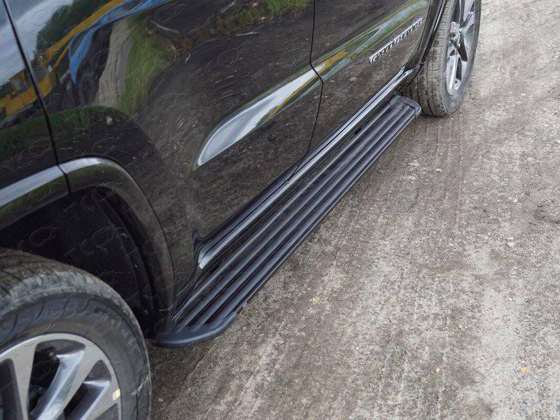 Пороги алюминиевые ''Slim Line Black'' 1820 мм для автомобиля Jeep Grand Cherokee 2017-, TCC Тюнинг GRCHER17-24B