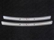 Накладка на задний бампер (лист шлифованный надпись Solaris) (только седан) для автомобиля Hyundai Solaris (седан/хетчбэк) 2014-2017