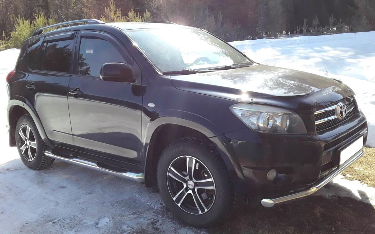 Пороги труба с проступью для автомобиля TOYOTA RAV4 2006 – 2009 арт. TRAV.06.93
