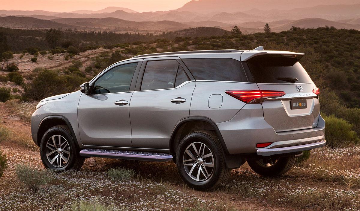 Защита задняя ОВАЛ D 75х42 для Toyota Fortuner(Тойота Фортунер), ALFeco арт. TOYFORT-17.10