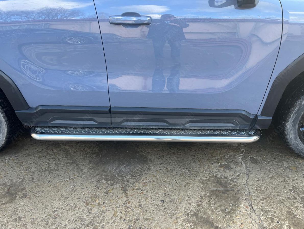 Пороги с накладным листом для автомобиля HAVAL H3 2024 арт. HVH3.24.41