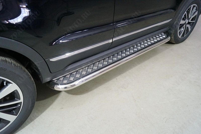 Пороги с площадкой 60,3 мм Changan CS55 2WD 1.5T 2022- арт. CHANCS5522-17