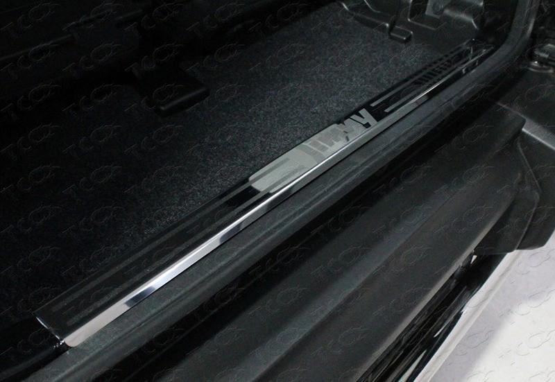 Накладка в проем задней двери (лист зеркальный надпись JIMNY) для автомобиля Suzuki Jimny 2019- TCC Тюнинг арт. SUZJIM19-03