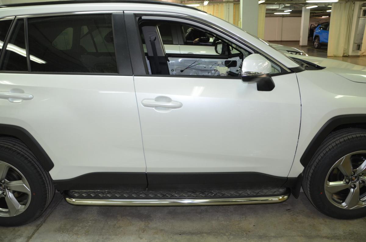 Пороги с накладным листом для автомобиля Toyota RAV4 2019 арт. TRAV.19.41, Россия
