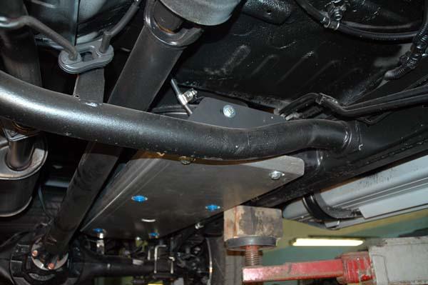 Стальная защита топл. бака на Mitsubishi L200 (Triton), сталь 2,5 мм, Sheriff (Шериф) 14.1147