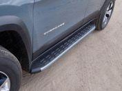 Пороги алюминиевые с пластиковой накладкой (карбон серебро) 1720 мм для автомобиля Jeep Cherokee (Traihawk) 2014-, TCC Тюнинг JEEPCHERTRAIL14-18SL