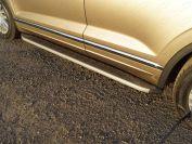 Пороги алюминиевые с пластиковой накладкой (карбон серебро) 1920 мм для автомобиля Volkswagen Touareg 2018-, TCC Тюнинг VWTOUAR18-35SL