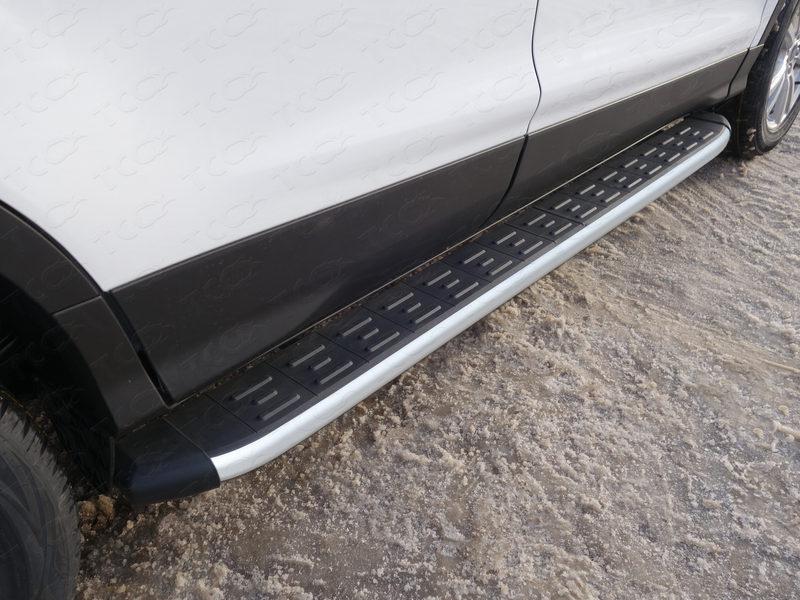 Пороги алюминиевые с пластиковой накладкой 1820 мм для автомобиля Ford Kuga 2016- TCC Тюнинг арт. FORKUG17-32AL