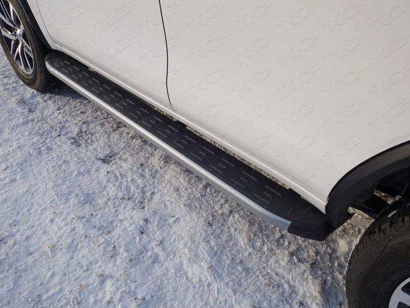 Пороги алюминиевые с пластиковой накладкой (карбон серебро) 1820 мм для автомобиля Toyota Fortuner 2017-, TCC Тюнинг TOYFORT17-30SL