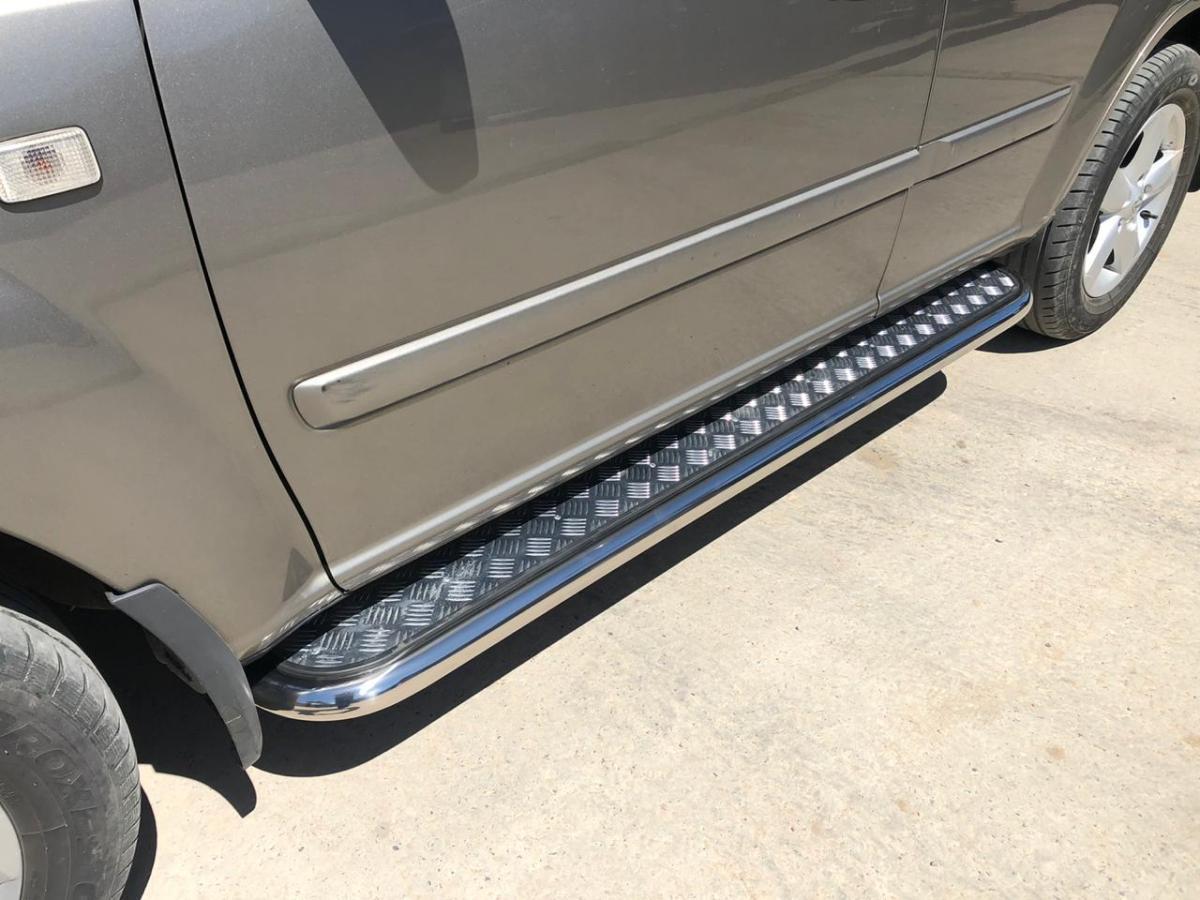 Пороги с накладным листом для автомобиля NISSAN X-trail 2004-2007 (Т30) Первое поколение (Рестайлинг) арт. NXT.04.41